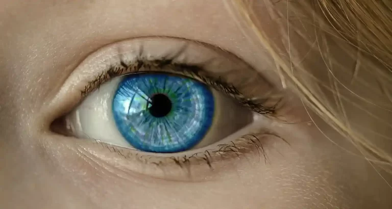 Gli occhi azzurri hanno un potere particolare