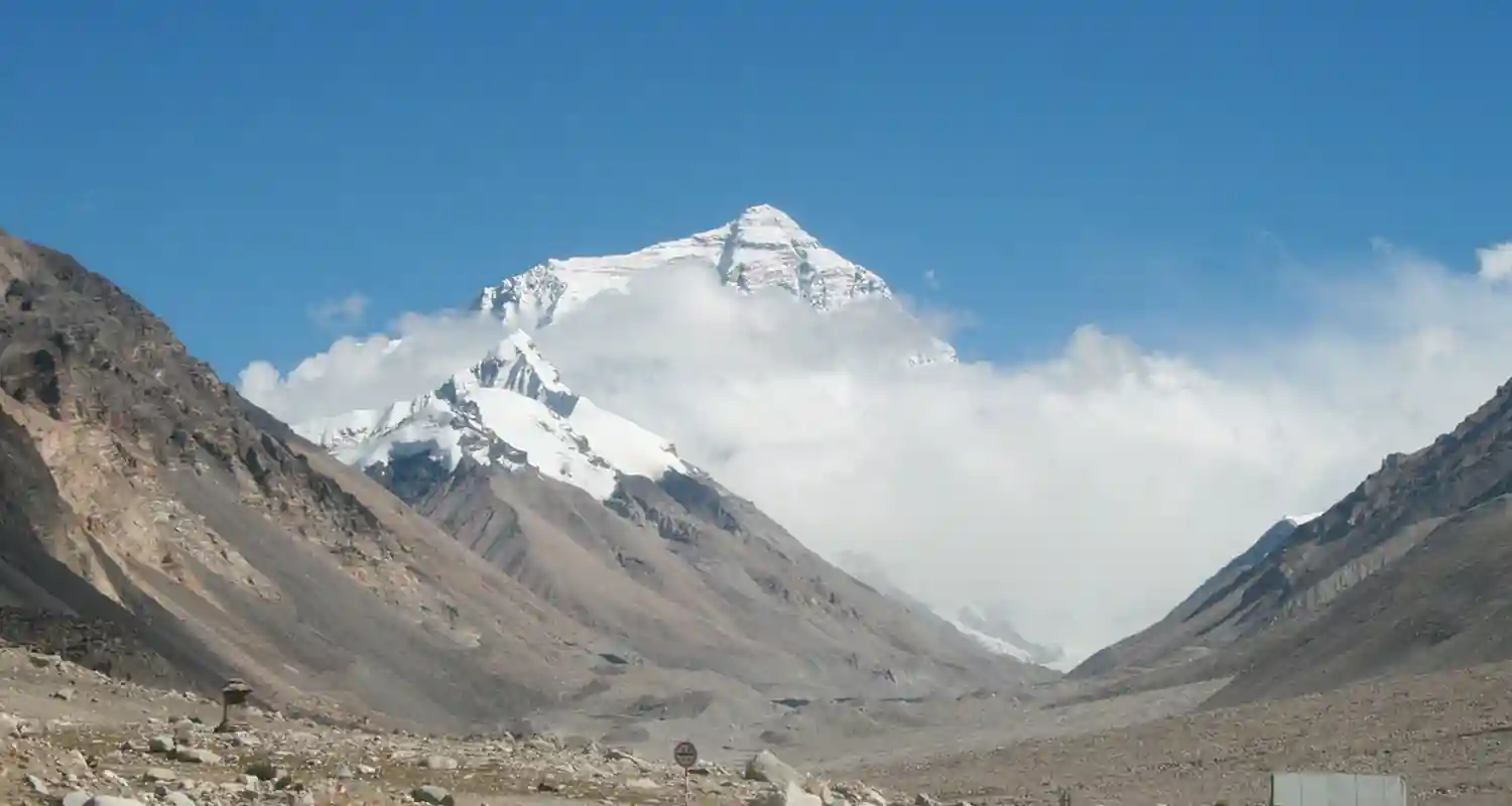 Il Monte Everest puzza perche pieno di cacca degli scalatori