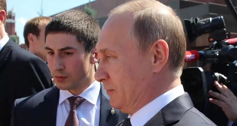 Putin va in giro con uno scudo antiproiettile?