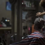 Barbiere chiede il 90 per cento di mancia sui tagli di capelli