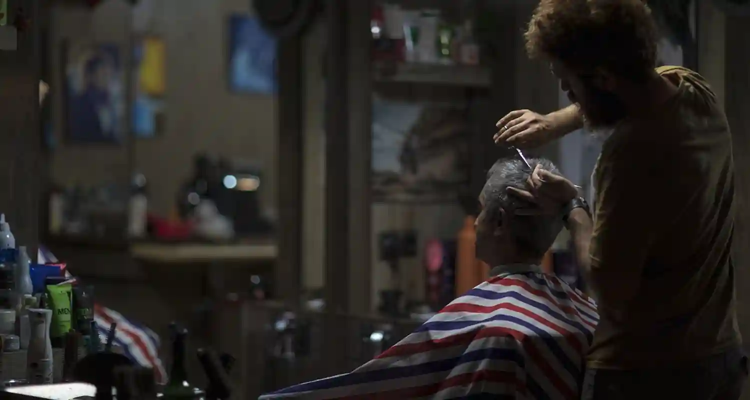 Barbiere chiede il 90 per cento di mancia sui tagli di capelli