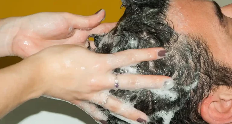Ecco cosa sbagli quando fai lo shampoo