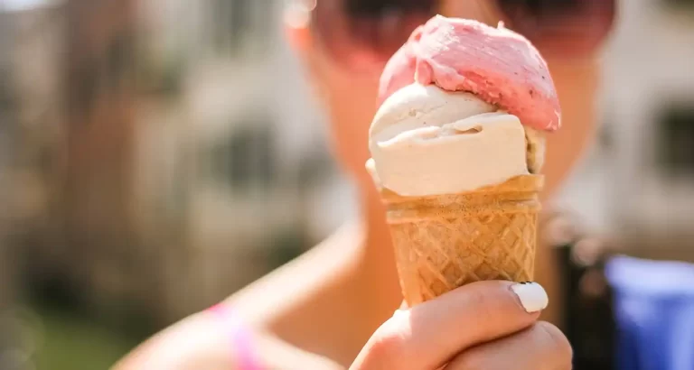 A Milano vietato mangiare la pizza e il gelato