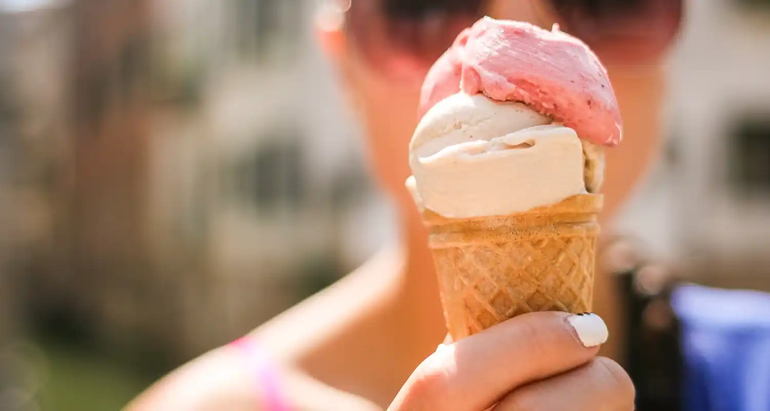 A Milano vietato mangiare la pizza e il gelato