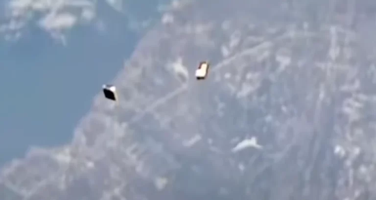 Cosa sono quegli oggetti accanto alla ISS