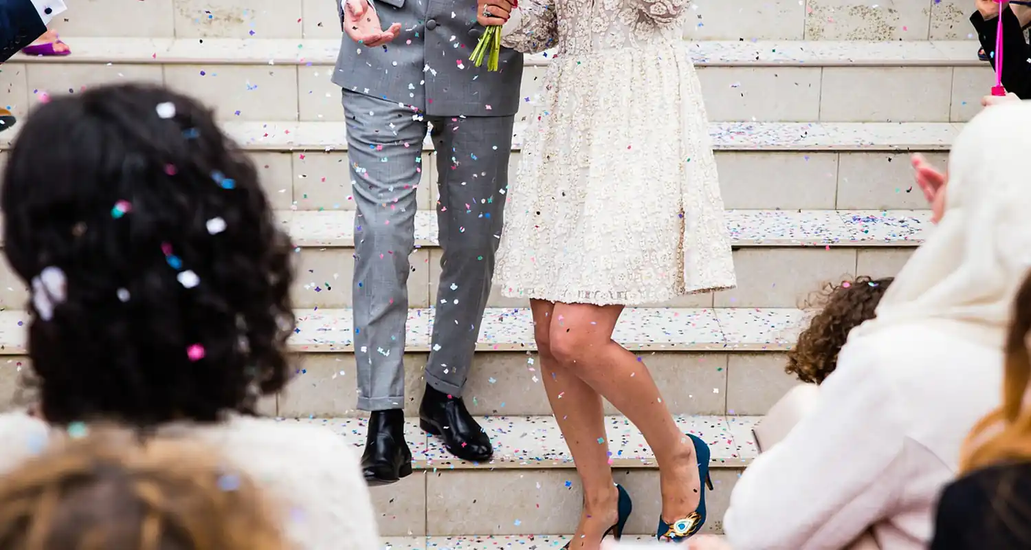 Divieto dei cellulari ai matrimoni colpa dei boomer