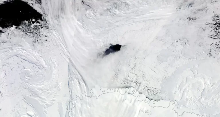In Antartide c’è un misterioso buco che si apre e si chiude