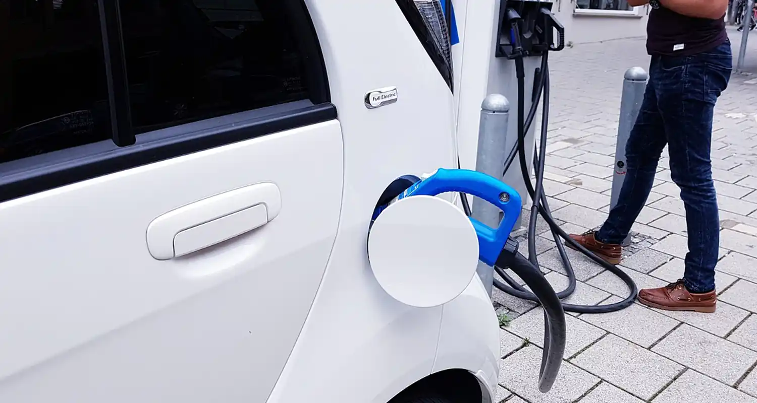 Le auto elettriche investono più pedoni sono troppo silenziose