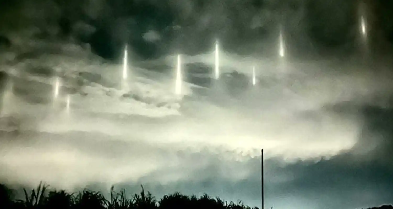 Luci verticali apparse sul mar del Giappone