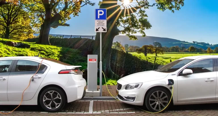 Niente auto elettriche, in Europa tira ancora la benzina e il diesel