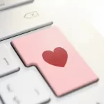 Anagrafe Chiede cambio di età per far colpo sui siti di incontri