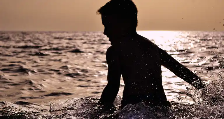 Non è vero che devi aspettare per fare il bagno dopo aver mangiato