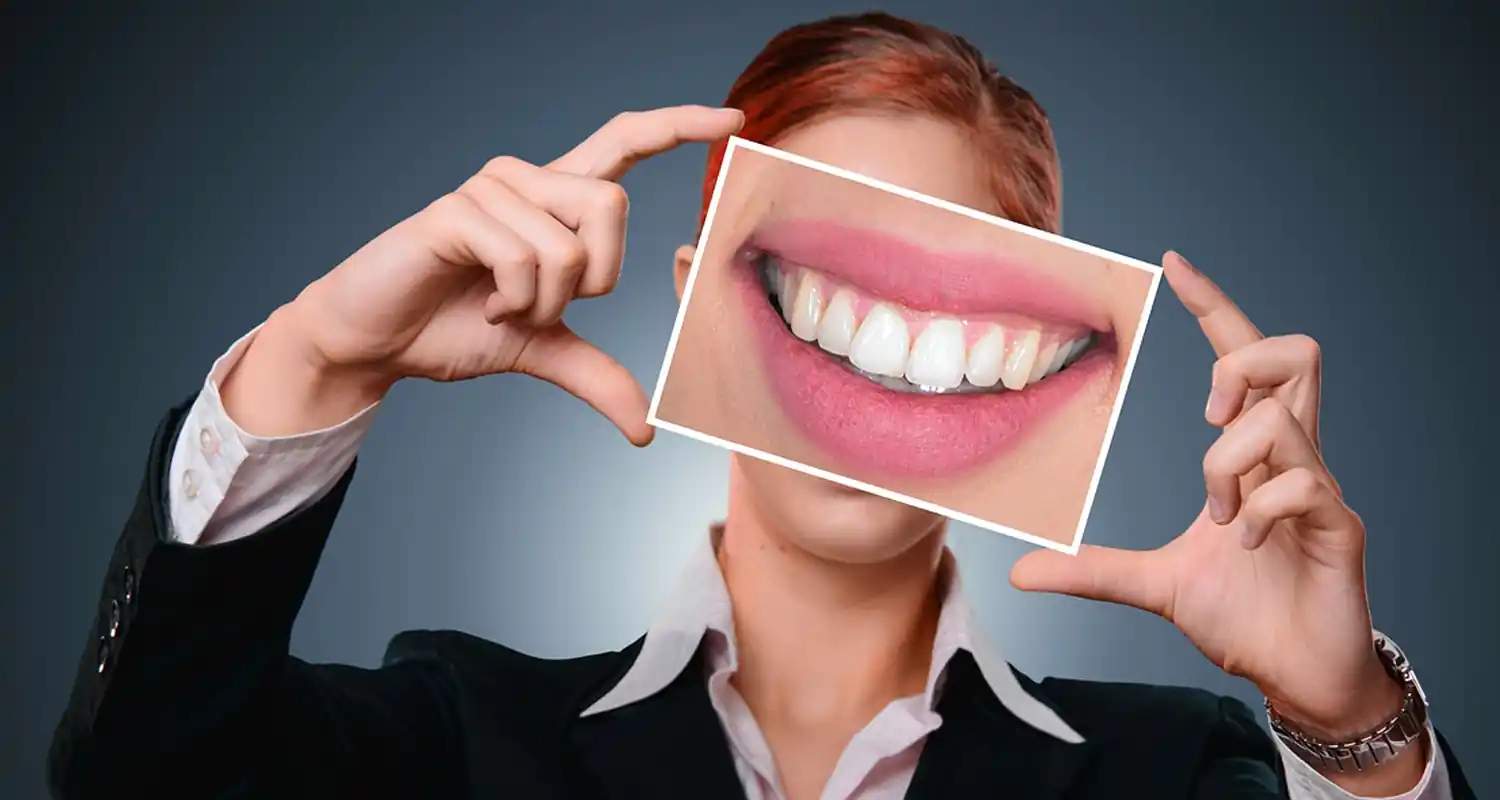 Perde tutti i denti e rivela Piaccio di più agli uomini