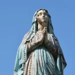 Stati Uniti In una chiesa la statua della Madonna sbatte le palpebre