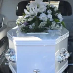 Dichiarato morto si risveglia mentre sta per essere cremato