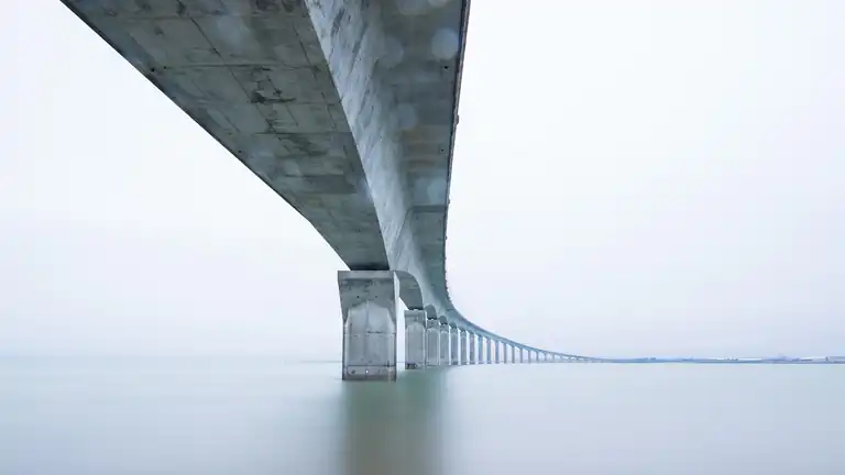 Seguono google maps e finiscono giù da un ponte