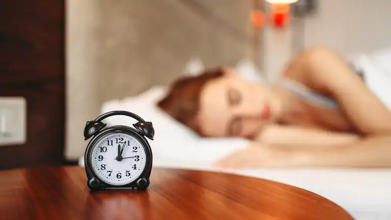 Come mai ti svegli sempre poco prima che la sveglia suoni