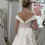 Illusione ottica abito da sposa una foto che sembra uscita da Black Mirror