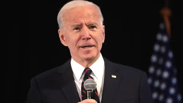 Joe Biden rompe il silenzio sui misteriosi droni che hanno invaso gli USA