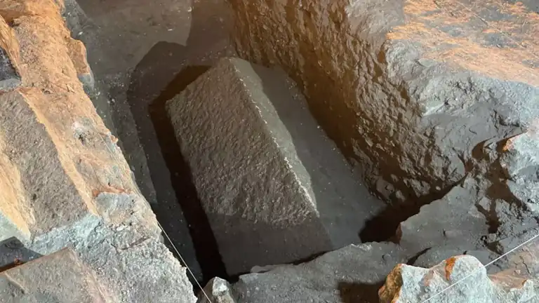 Scoperta la bara della figura storica che ha ispirato Babbo Natale