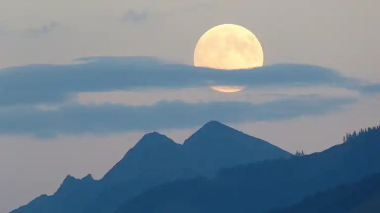 Ecco perchè spesso vedi la Luna anche di giorno