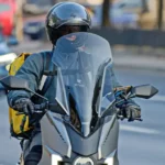 In Cina i bambini vengono accompagnati a scuola dai corrieri