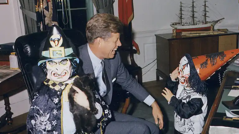 Trump declassifica i documenti sulla morte di John Kennedy