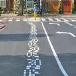 Che succede se calpesti questa segnaletica