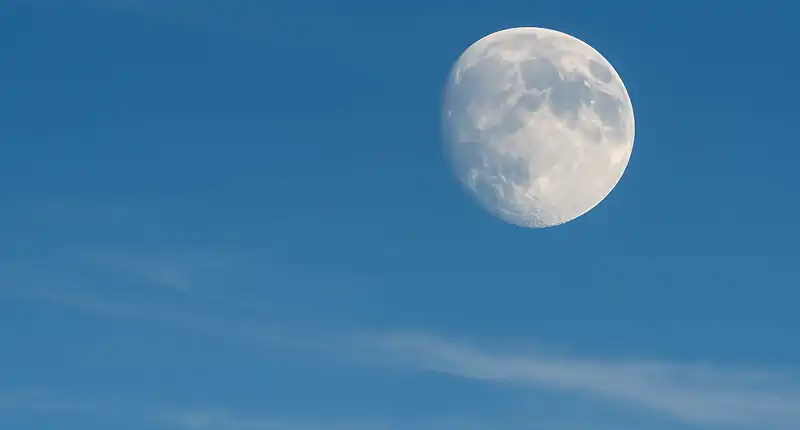Perchè puoi vedere la Luna anche di giorno