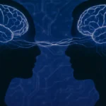 Due profili di teste umane stilizzate con fasci di luce che collegano i loro cervelli