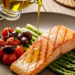 Un piatto colorato e salutare rappresentativo della dieta chetogenica mediterranea