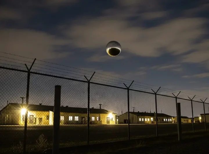 Misteriose sfere metalliche vengono avvistate sopra le basi militari USA