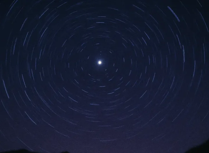 Stella Polare Polaris nel cielo notturno boreale