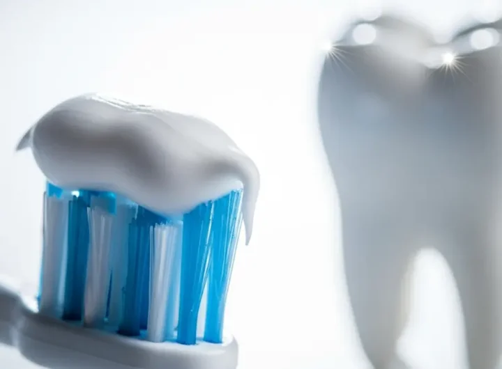 Una nuova ricerca svela come la cheratina possa riparare lo smalto dentale e prevenire la carie