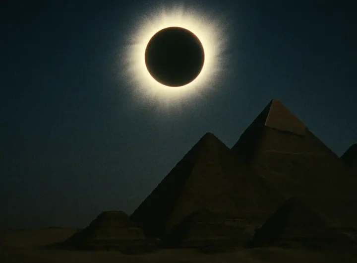 eclissi-solare-totale-2027-piramidi-giza-corona-sole