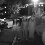 Figure inquietanti in costume di Halloween