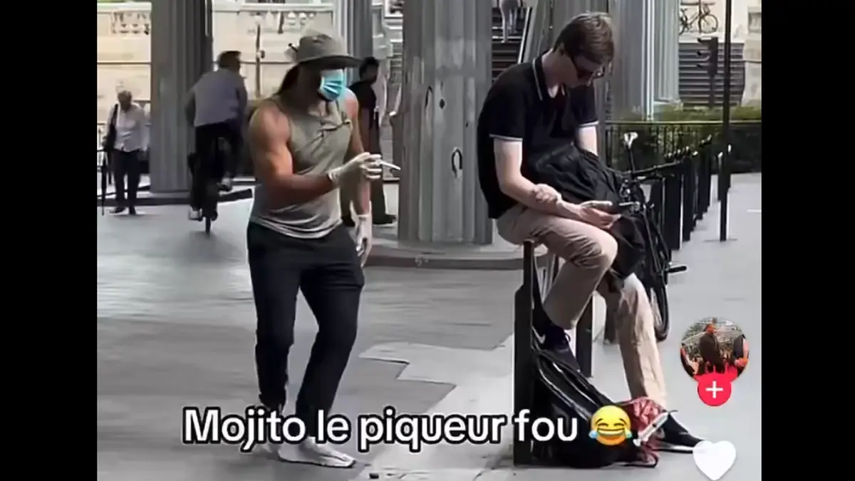 Influencer Amine Mojito con siringa in mano