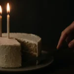 Torta di compleanno con poche candele