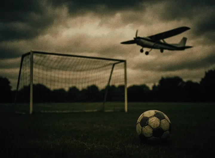 piccolo aereo schiantato su campo da calcio a Long Beach