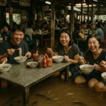 ristorante-allagato-thailandia-mangiare-tra-i-pesci