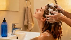frequenza-lavaggio-capelli-consigli-dermatologo