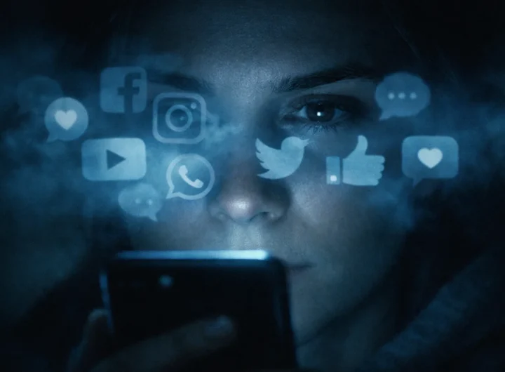 erosione-spirito-critico-social-media-algoritmi