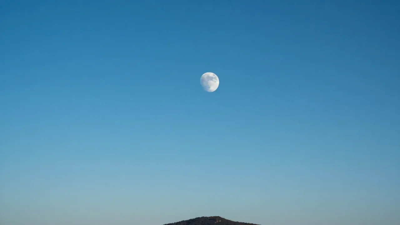 perche-la-luna-si-vede-di-giorno-spiegazione-scientifica