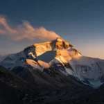 perche-monte-everest-continua-crescere-geologia