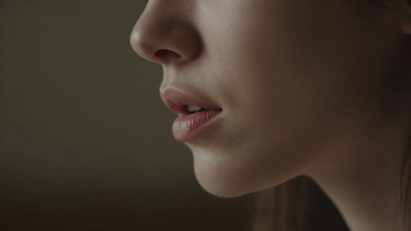 psicologia-parlare-bassa-voce-significato