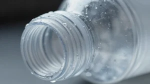 pericoli-riutilizzo-bottiglie-plastica-salute-ambiente